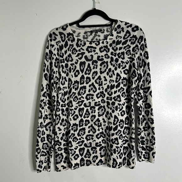 Jeanne Pierre leopard print sweater size medium - Picture 3 of 8
